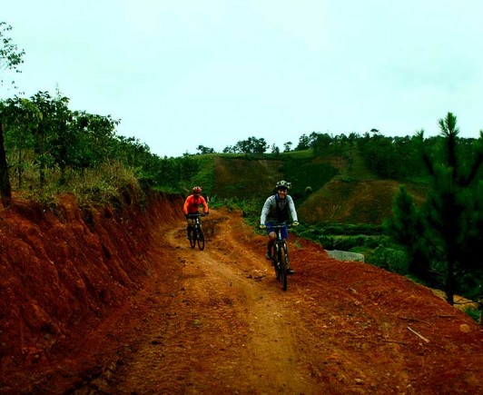 mountainbiking-in-dalat-with-highland-sport-travel-(18)---Copy